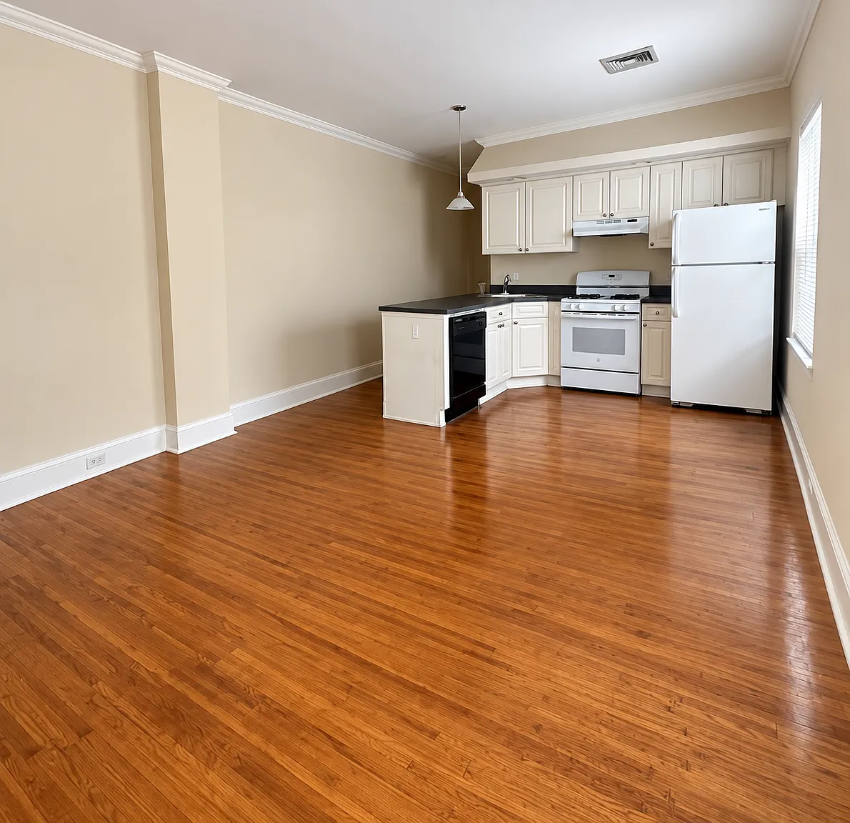 1 bed, 600 sqft, $1,950 — Photo 4