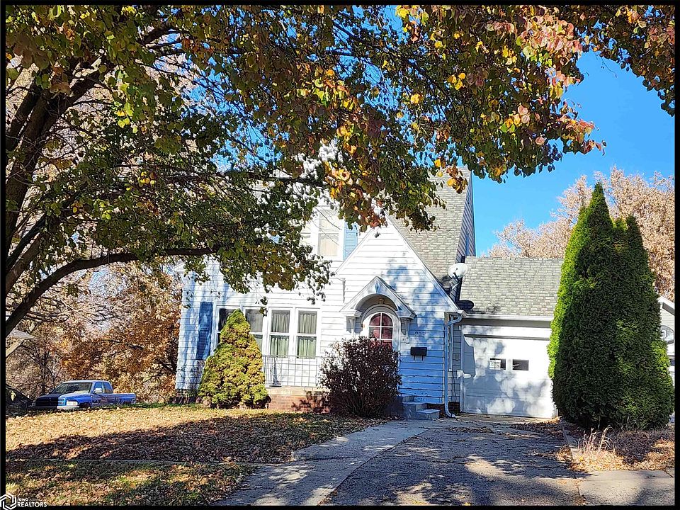 1st image of 908 E 9th St