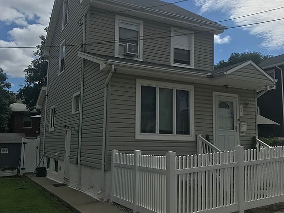 3rd image of 9 Coursen Ct
