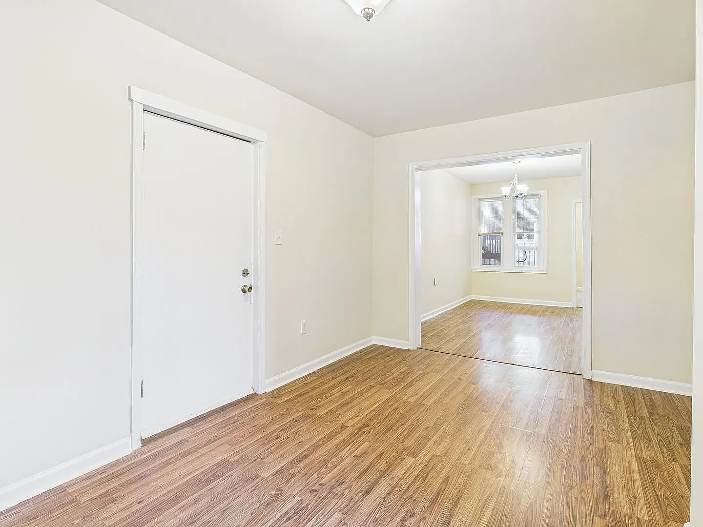 2400 Barton Ave — Photo 2