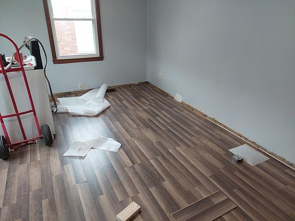 3rd image of 402 Buckeye St