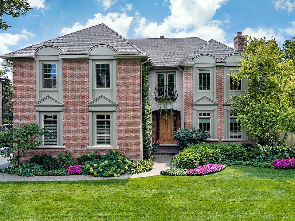 1st image of 911 Queens Ln