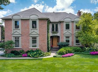 911 Queens Ln, Glenview, IL 60025