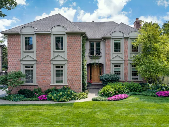 911 Queens Ln, Glenview, IL 60025