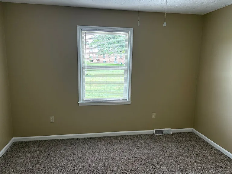 216 Calumet Dr — Photo 10