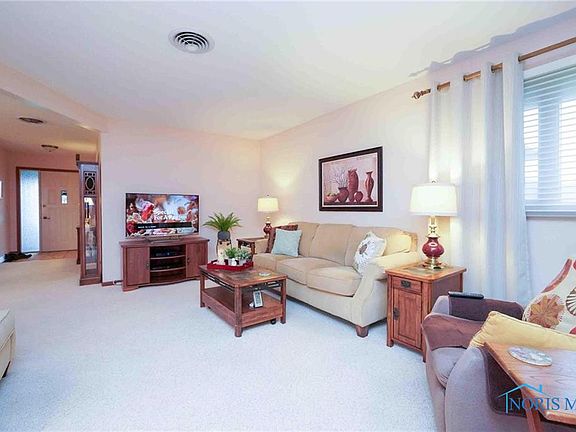 4th image of 2025 Bluestone Dr #U-2