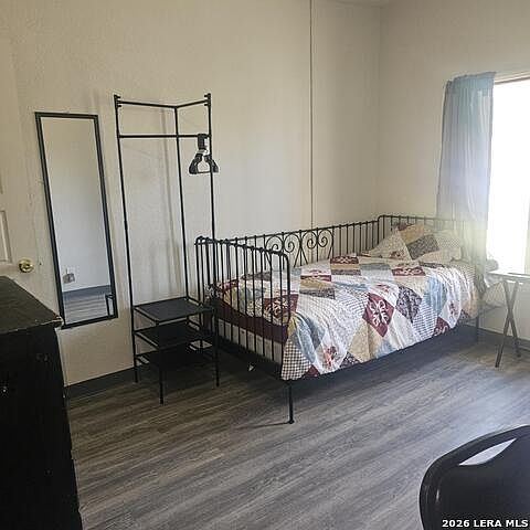 1st image of 1211 Gladstone Ave #B