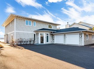 312 Harbor Point Cir, Duluth, MN 55802