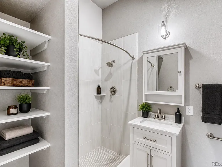 5630 Webster St #2 — Photo 10