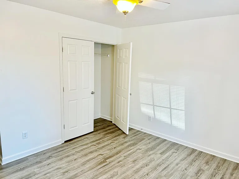 708 E Utica St #B — Photo 9