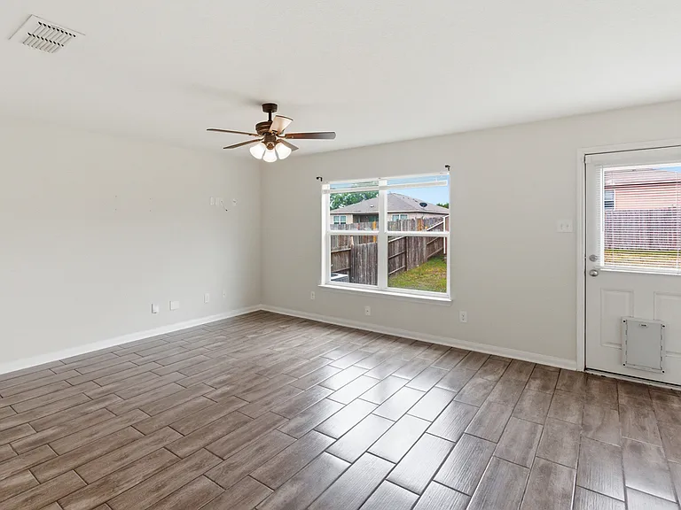 6230 Lake Victoria St — Photo 7