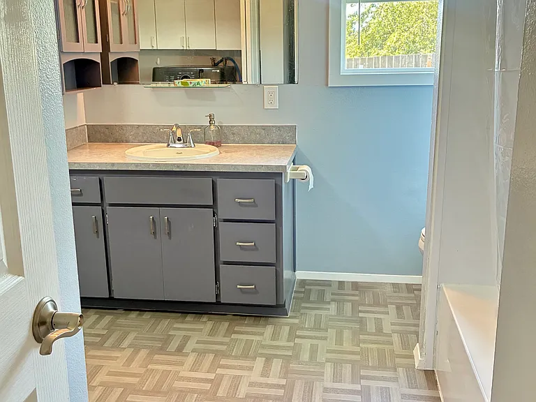 1302 Pine Ave — Photo 9