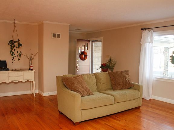 4th image of 3021 Park Ave