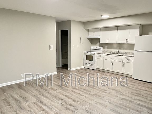5th image of 2261 Johnson St