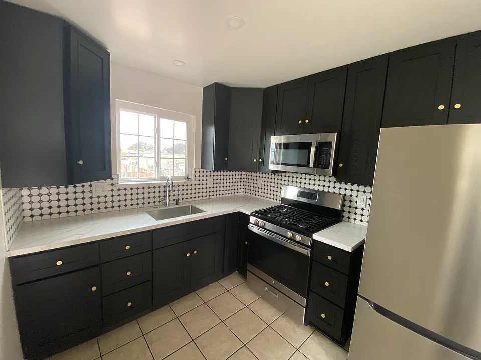 1270 Canyon Del Rey Blvd #D