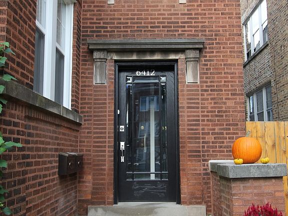 3rd image of 6412 N Oakley Ave