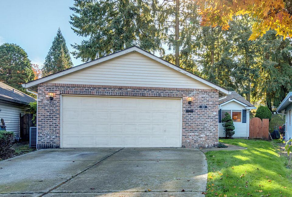 1st image of 5107 NE 72nd Cir