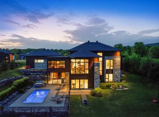 264 Rue Roberts, Bromont, QC J2L0P3