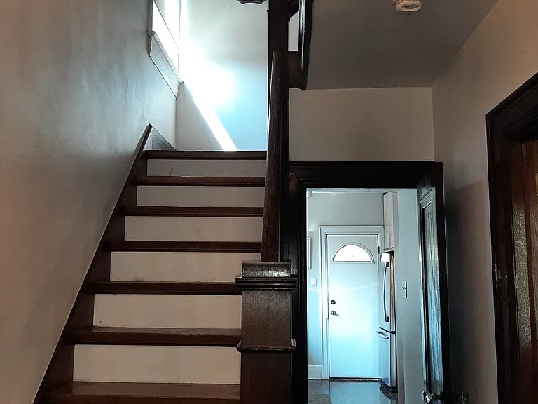 180 Dufferin St #UPPER — Photo 3