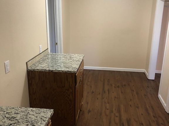 4th image of 2209 Jeanette St