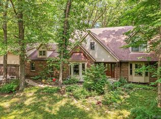 2447 Spring Grove Dr, Brighton, MI 48114