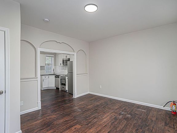 5th image of 2456 N 30th St Floor 2