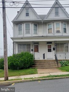 52 S 2nd St, Frackville, PA, 17931