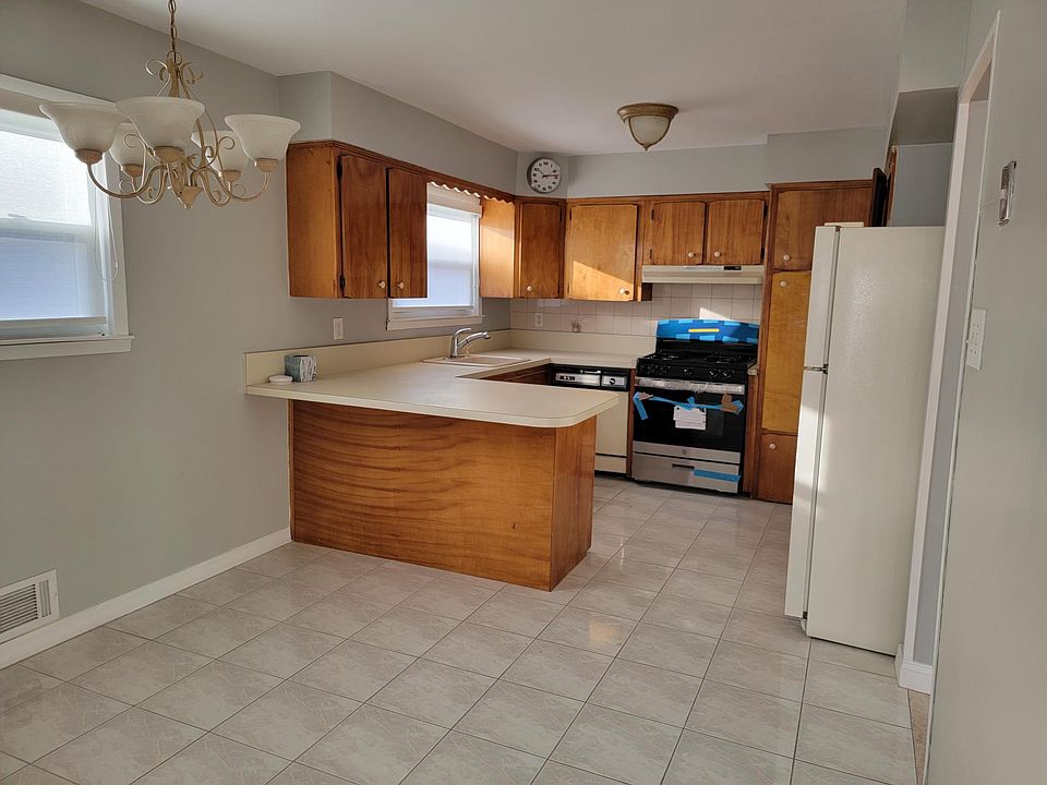 1st image of 432 Fanning St Floor 2