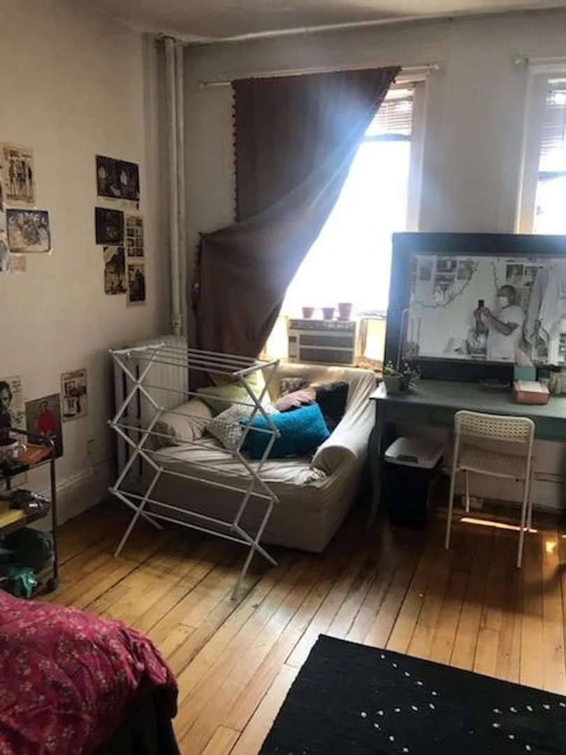 Huge 4 bed in Allston — Photo 4