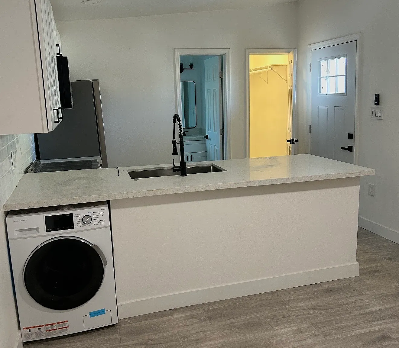 Studio, 400 sqft, $900 — Photo 2