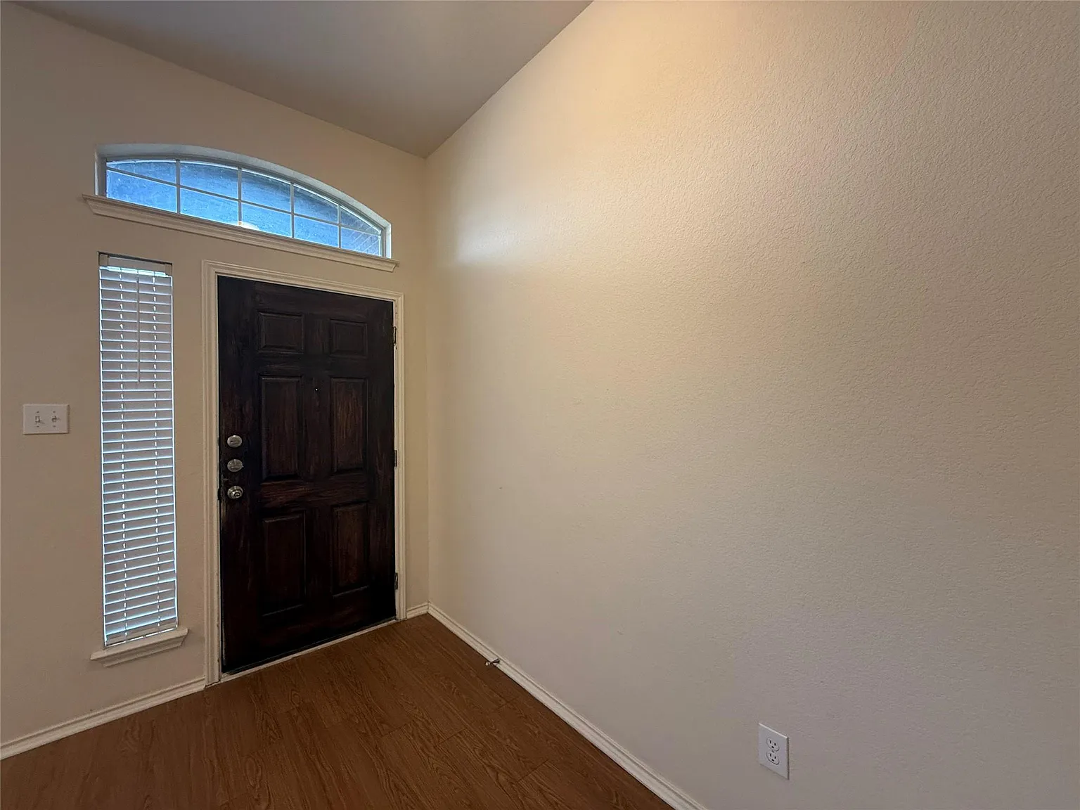 3 bed, 2.0 bath, 1730 sqft, $1,845 — Photo 2