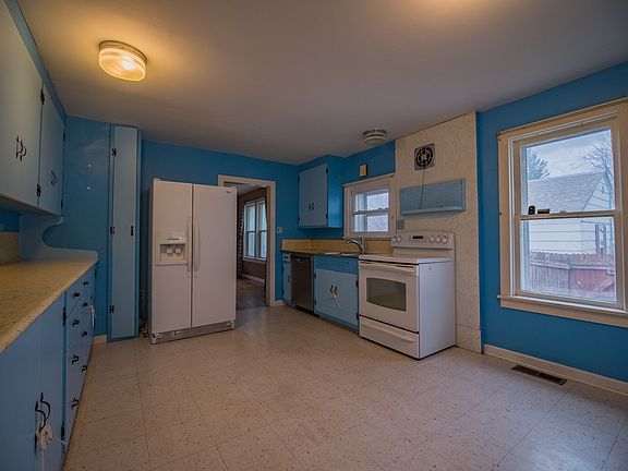 3rd image of 1106 S 4th St