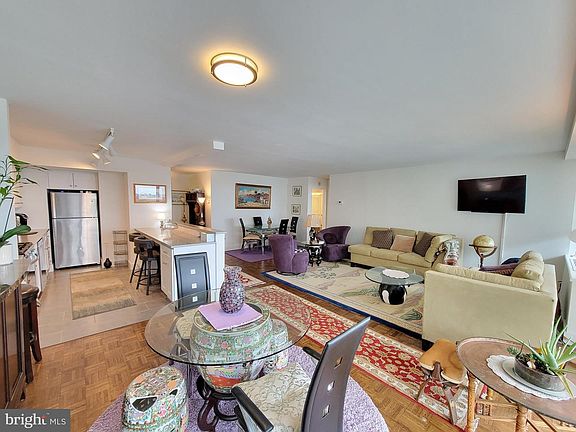 3rd image of 2401 Pennsylvania Ave APT 19A10