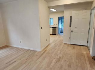89 4th Ave #B, Lowell, MA 01854