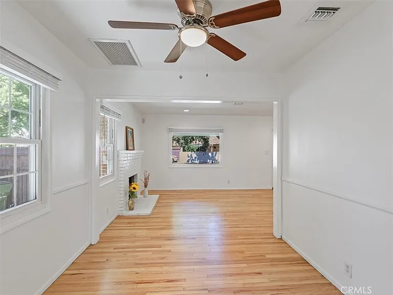 15460 Sylvan St — Photo 20