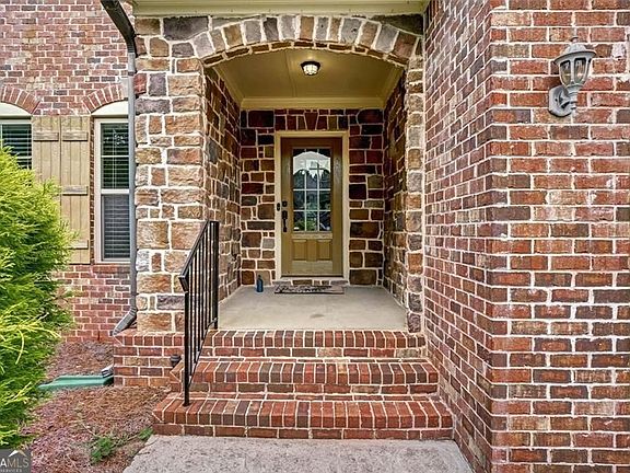 2nd image of 3140 Stonecrest Dr SE
