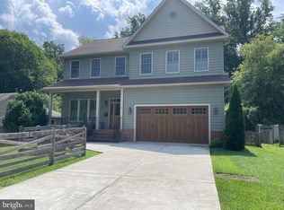 7531 Fisher Dr, Falls Church, VA 22043