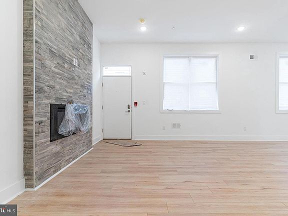 5th image of 2100 N Hancock St #2
