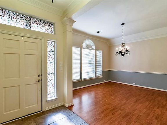 3rd image of 6412 Parkmont Dr