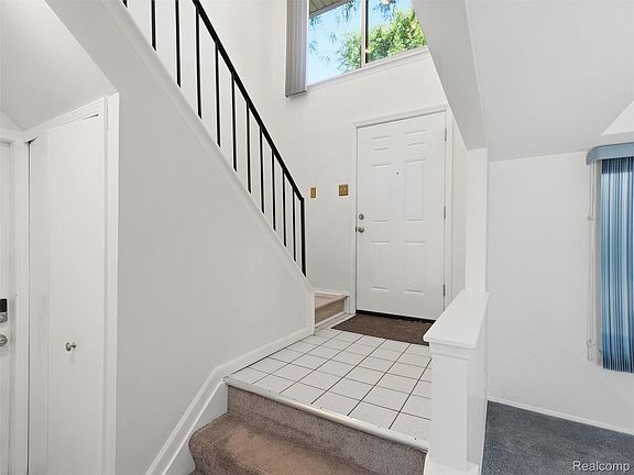 3rd image of 2934 Roundtree Dr