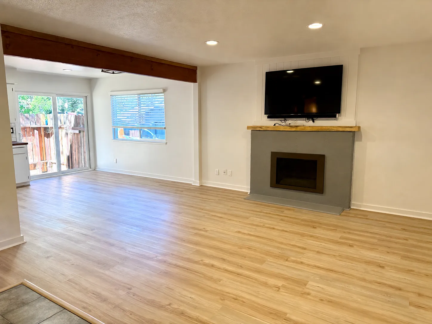 2 bed, 850 sqft, $2,500 — Photo 2