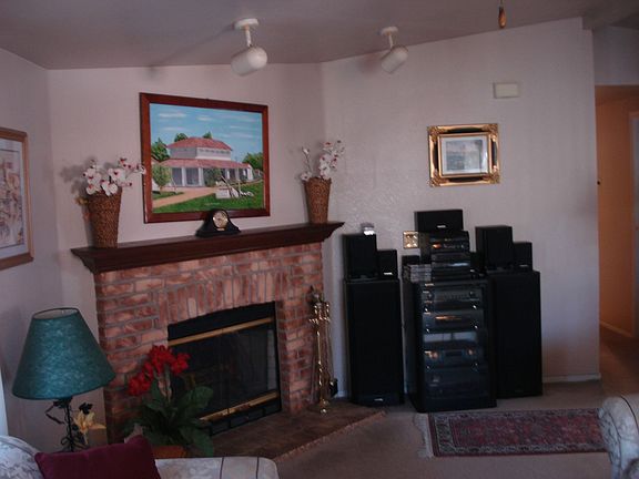 wood/fire place/lvg.room