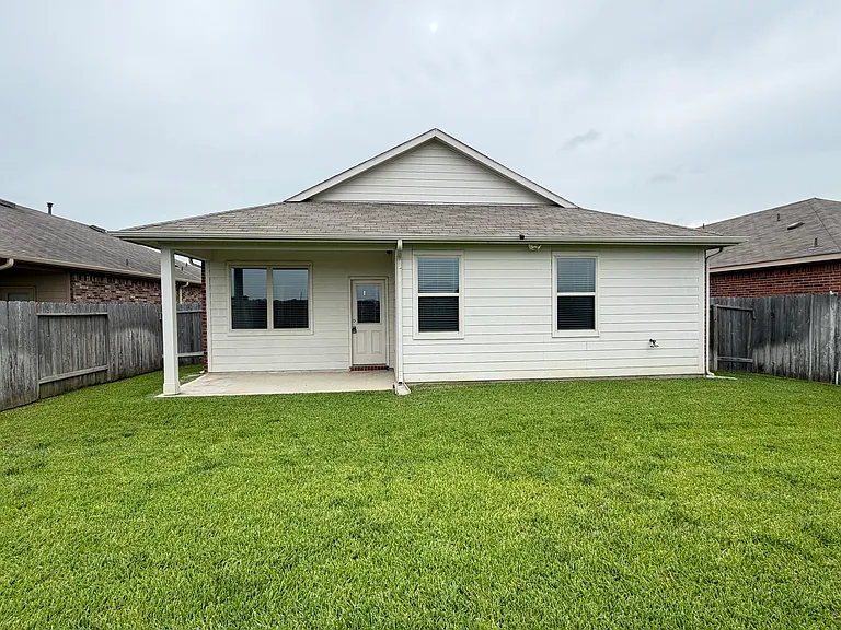 6118 Yesenia St — Photo 18
