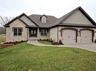 2702 Windsor Lakes Pkwy, Louisville, KY 40214