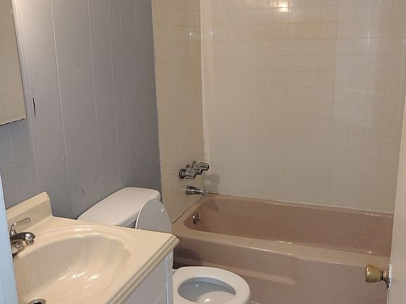 4th image of 1970 49th St APT C