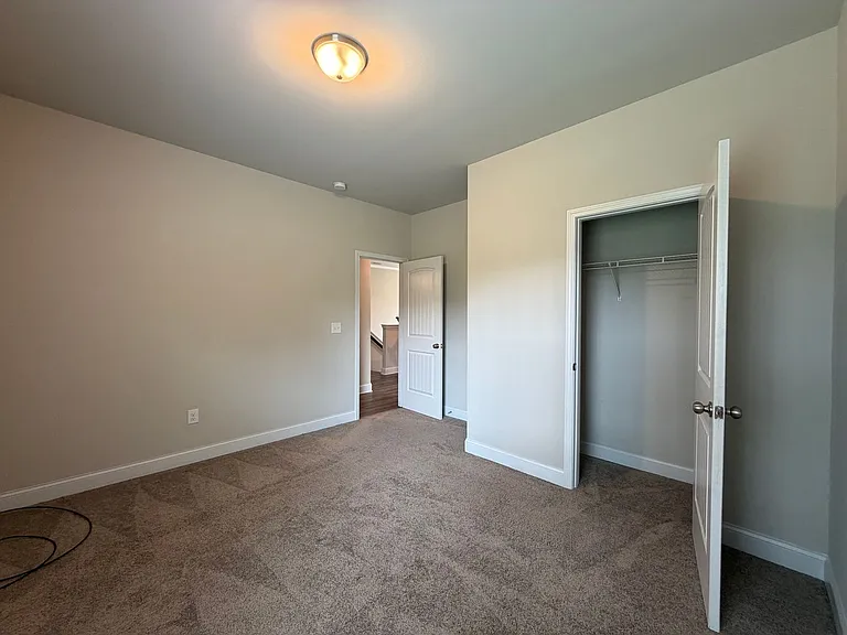 61 N Village Cir — Photo 27