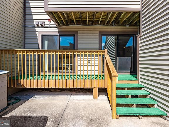 4th image of 105 120th St Unit 228C