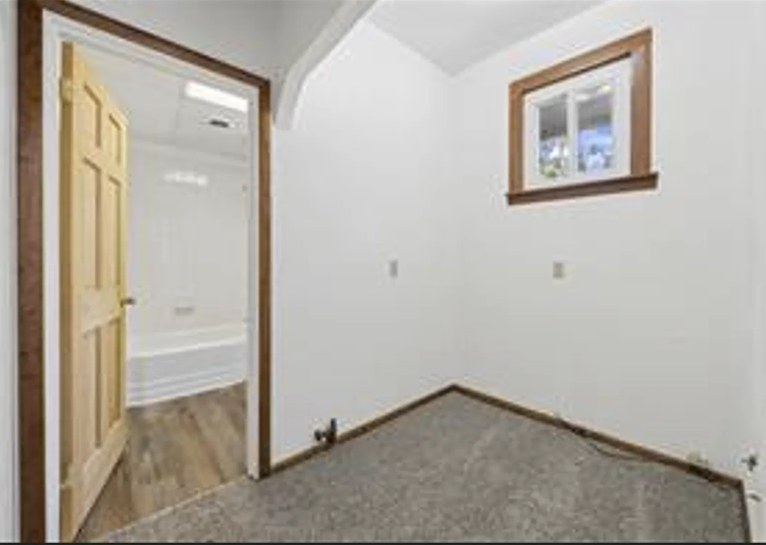 3 bed, 1000 sqft, $1,100 — Photo 3