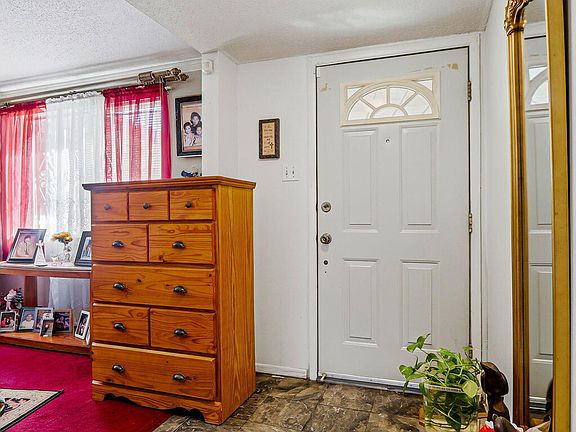 4th image of 10557 Warren St