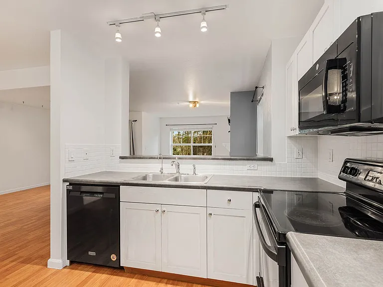 23420 SE Black Nugget Rd #F104 — Photo 9